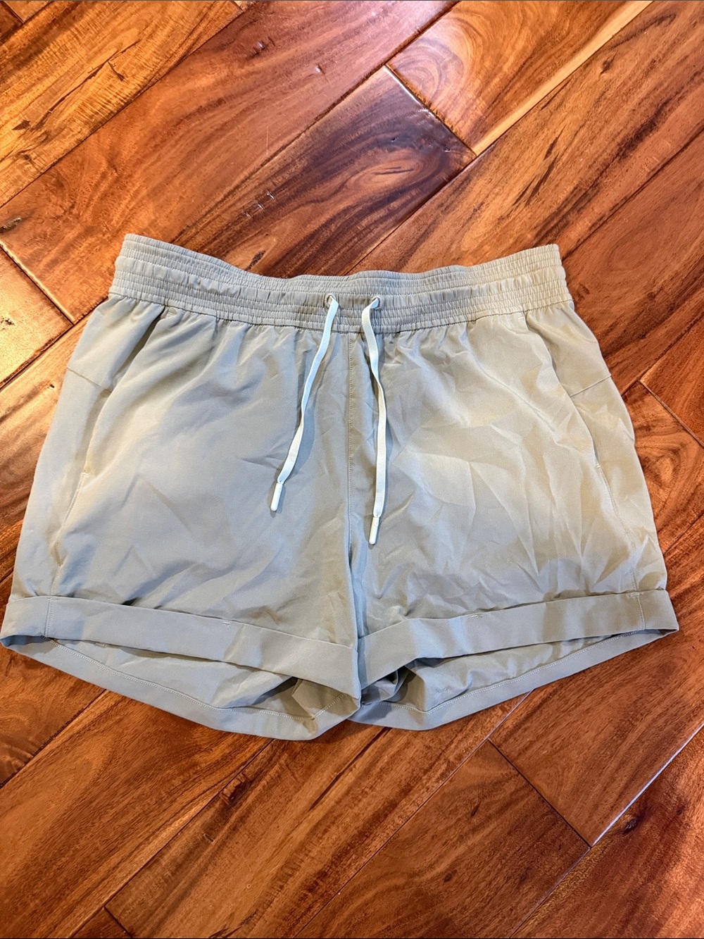 Lululemon, Light Olive green, Women's Drawstring Shorts, Sz 6, EUC